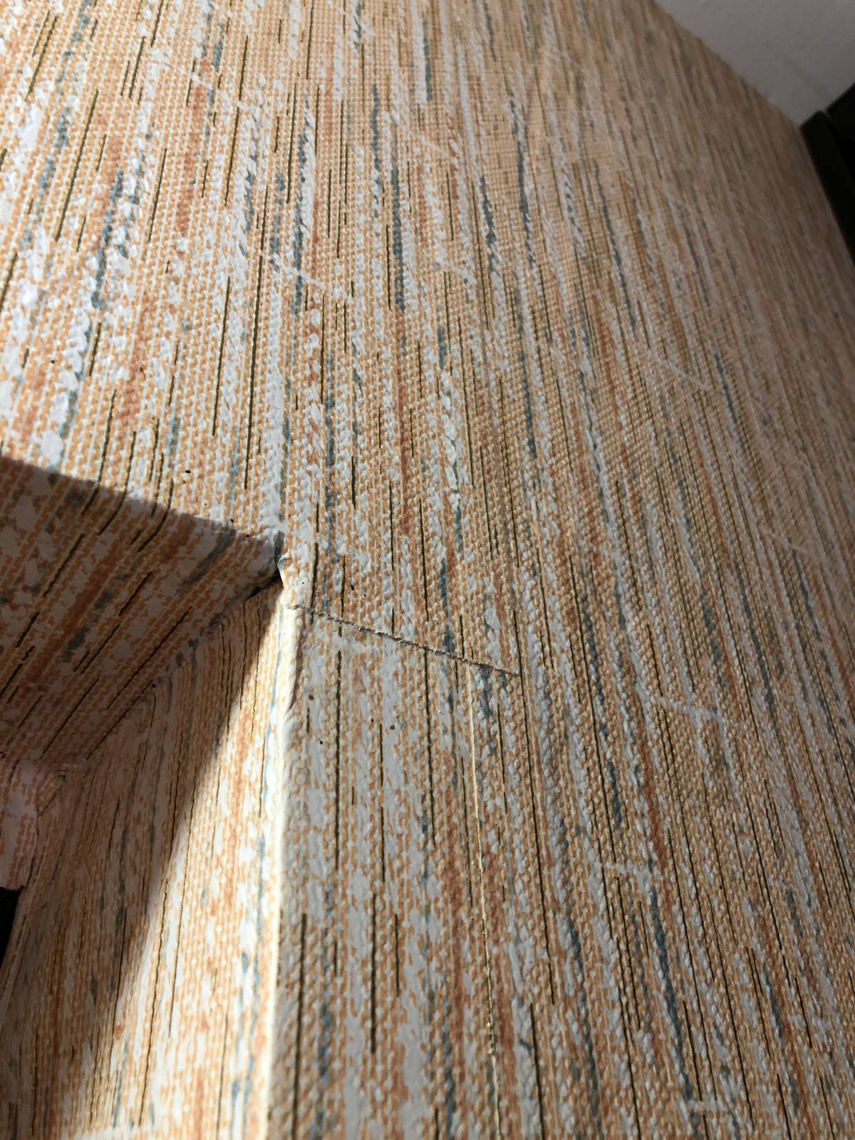 доклейки обоев не допустимы